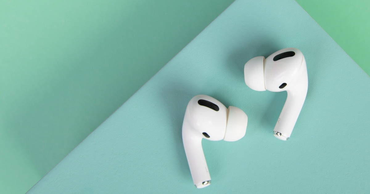 why is only one airpod working — supporting image 1